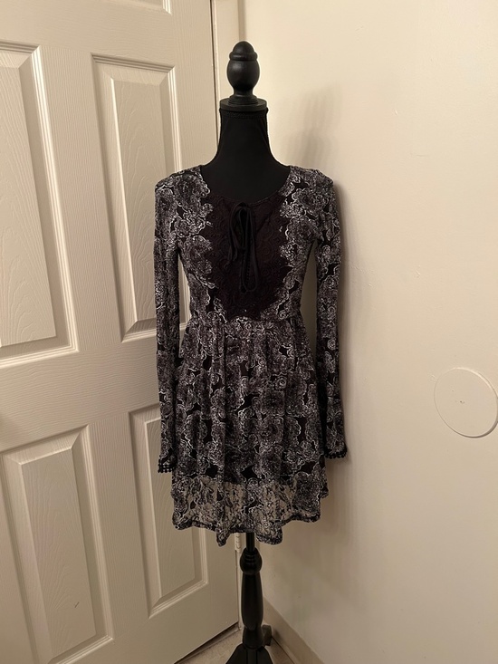miami Dresses & Skirts - Miami Black and White Bohemian Long Sleeve Mini Dress Size Small